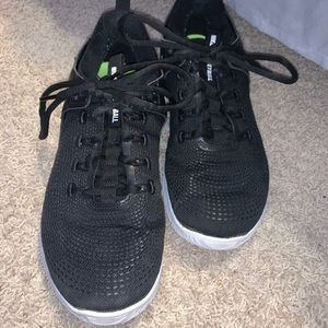 black nike volleyball tennis shoes